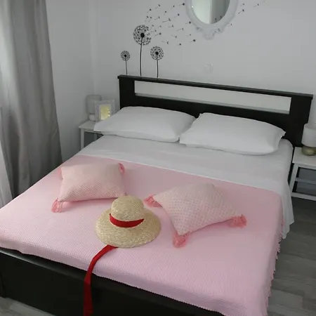 Apartament Mare *